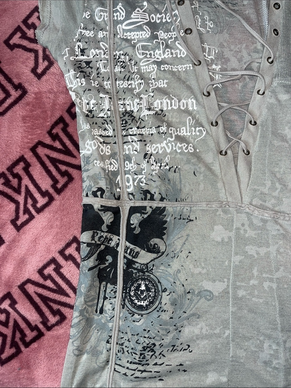 SALVAGE (late 2000s) Graphic design women’s hoodie short-sleeve Y2K - Picture 4 of 4